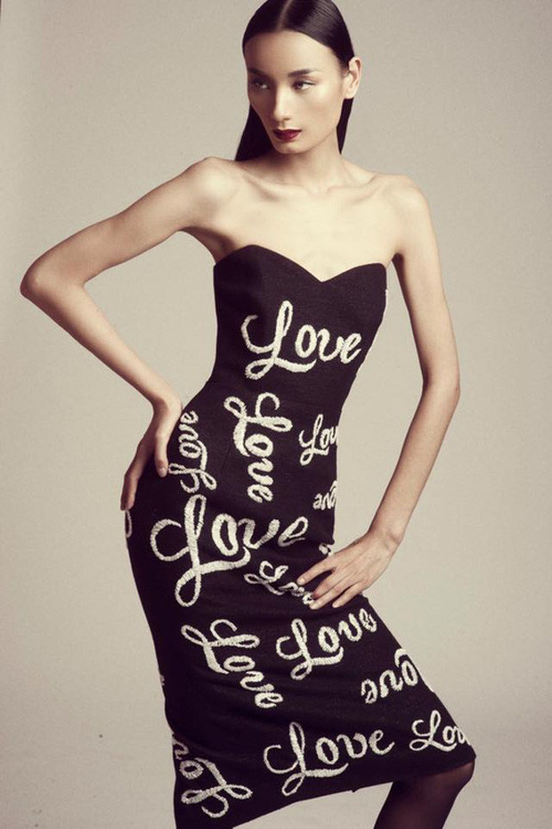 Hình thể rất hợp với phong cách high fashion, tuy nhiên, Lê Thúy từng khiến khán giả lo lắng với số đo cân nặng. Tuy nhiên, đến thời điểm này, cô nàng đã trở nên quyến rũ, các số đo theo đó cũng nóng bỏng hơn nhiều. 