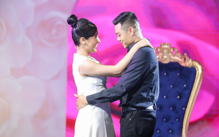 Chân Ái tập 2: Chưa 'mảnh tình vắt vai', Á hậu biển Chân Phương bất ngờ 'trúng tiếng sét' với chàng người mẫu điển trai Ảnh 2