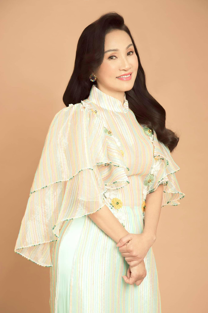 Mừng sinh nhật tuổi 58, nghệ sĩ Hồng Đào khiến dân mạng ghen tị với nhan sắc trẻ đẹp khó tin Ảnh 4