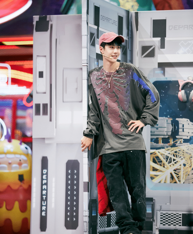 Dịch Dương Thiên Tỉ và Vương Nhất Bác đều ra mắt trong nhóm nhạc nhưng độ nổi tiếng lại chênh lệch lớn? Ảnh 6