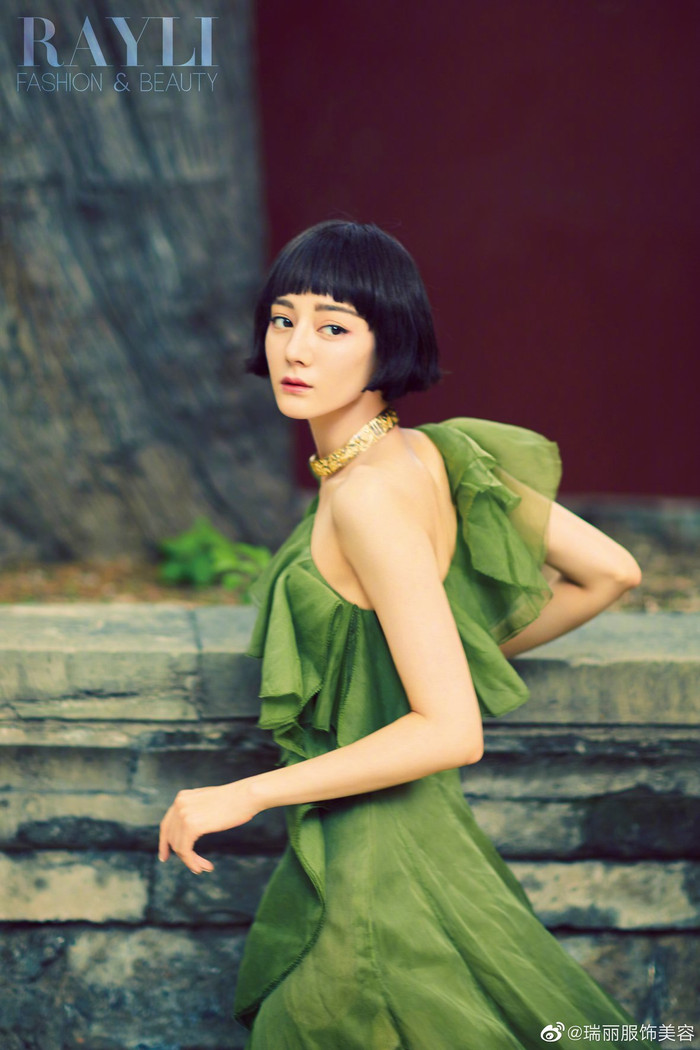 Hiếm khi thấy Nhiệt Ba với diện mạo hoàn toàn khác lạ với kiểu tóc này 