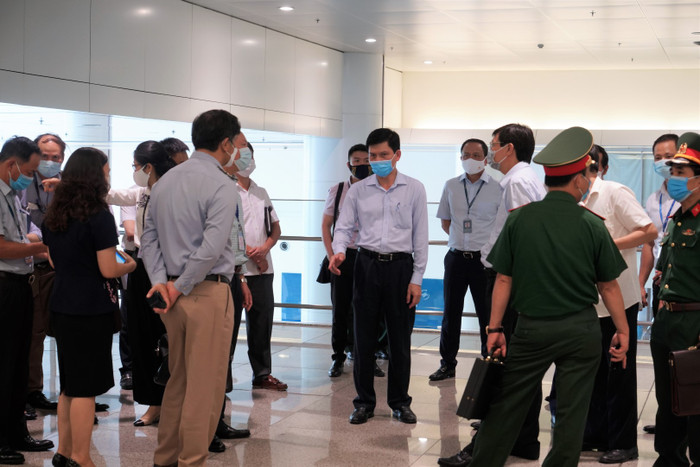 Thứ trưởng Bộ GTVT Lê Anh Tuấn thị sát tại sân bay Nội Bài