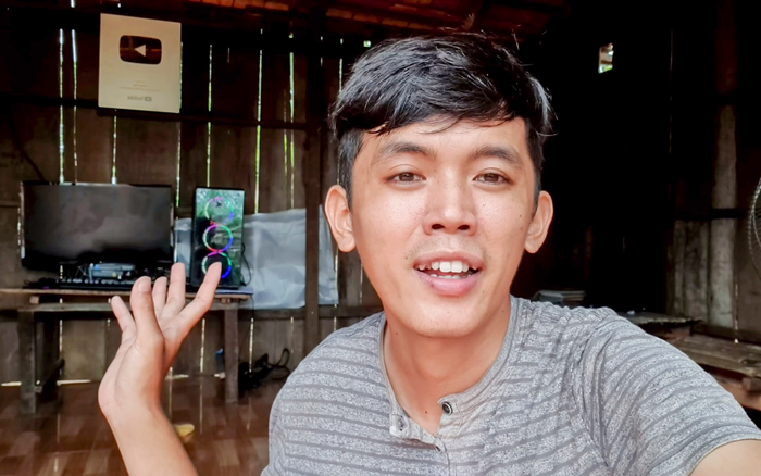 'YouTuber nghèo nhất Việt Nam' đổi đời, đập hộp loạt máy móc đắt tiền trị giá hàng chục triệu Ảnh 2