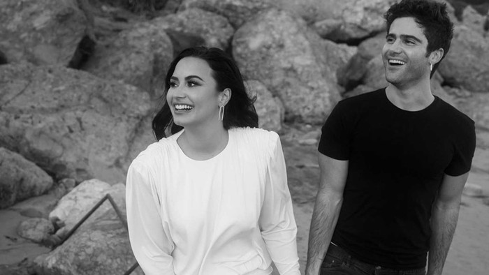 Demi Lovato chia tay bạn trai Max Ehrich sau 2 tháng đính hôn, Selena Gomez bất ngờ bị lôi vào cuộc