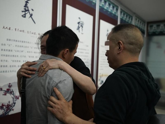 Cuối cùng trung thu năm nay gia đình anh Vương Vũ đã được đoàn tụ.