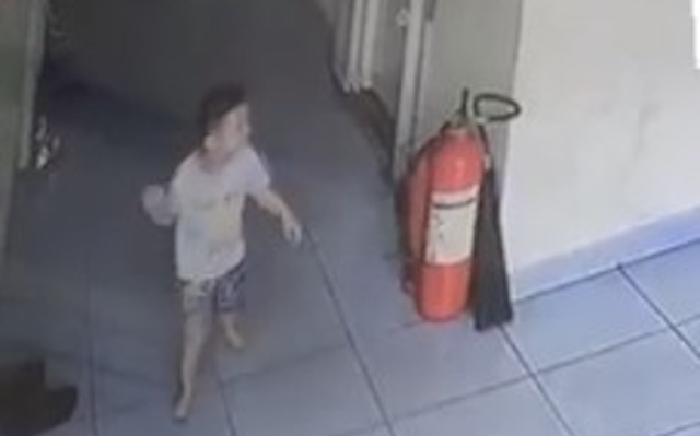 Rơi khỏi lan can tầng 3 chung cư ở Đồng Nai, bé trai 20 tháng tuổi nguy kịch Ảnh 2