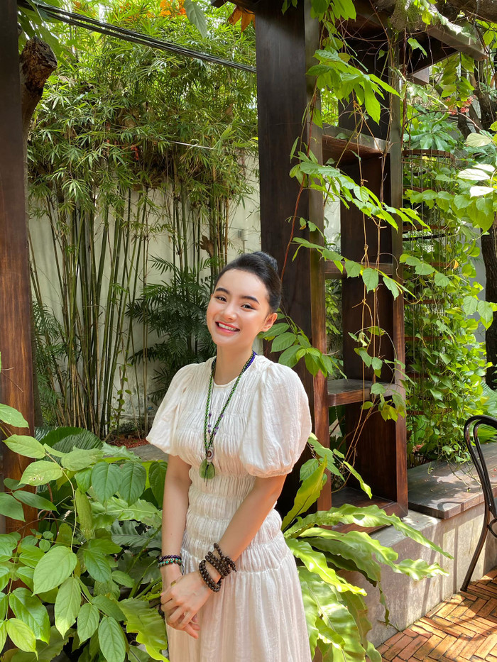 Phong cách ăn mặc của Phương Trang trở nên kín đáo, giản dị hơn rất nhiều