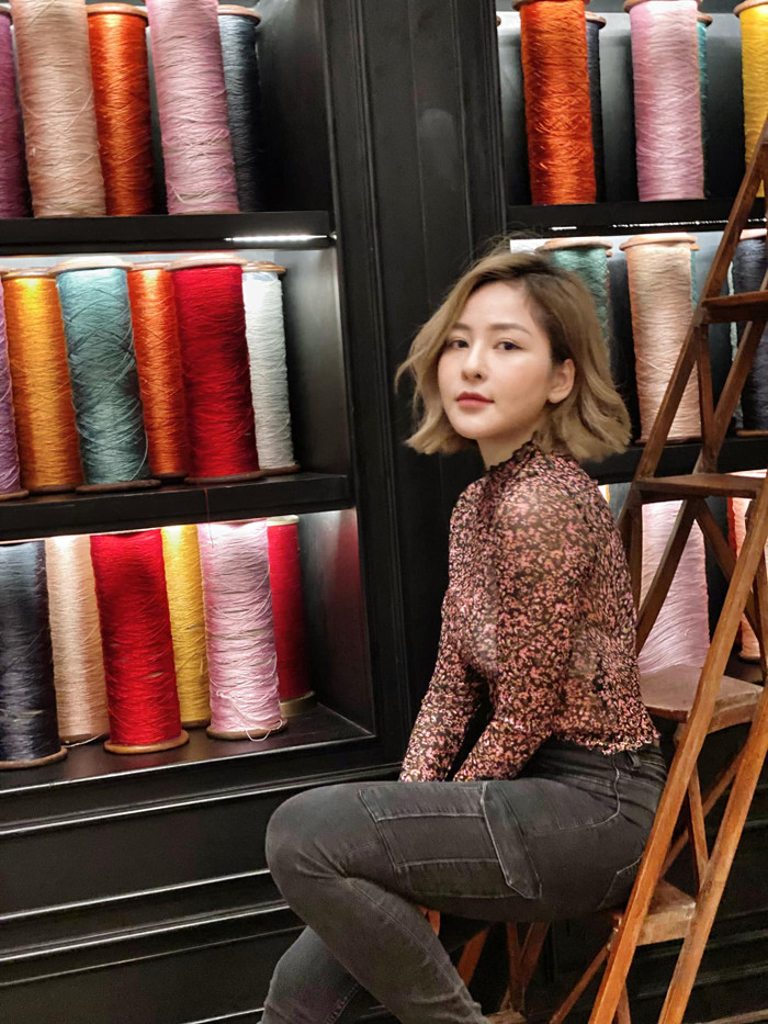 Chọn trang phục khá ổn nhưng Trâm Anh lại mất điểm vì chiếc nội y sáng màu