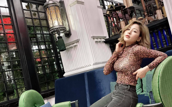 Diện trang phục kín mít nhưng hotgirl Trâm Anh lại để lộ nội y 'rõ như ban ngày' Ảnh 2