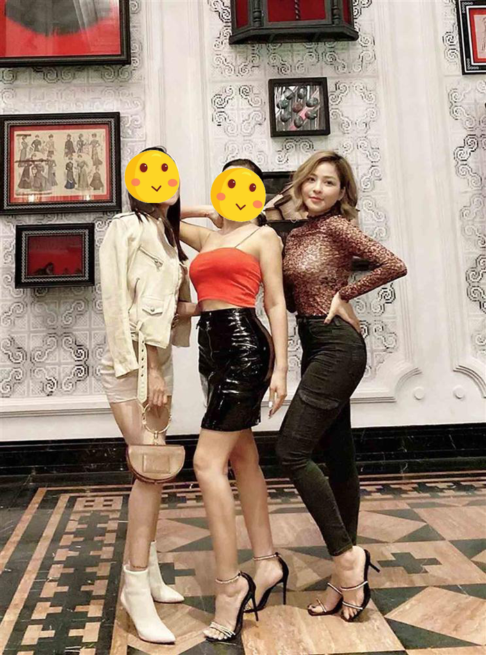 Cô nàng khoe vóc dáng 'nóng bỏng' trong bộ trang phục 'kín như bưng'