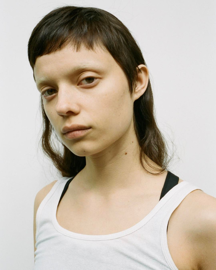 Sara Hiromi là một trong những ngôi sao tại công ty quản lý người mẫu Heroes New York. 