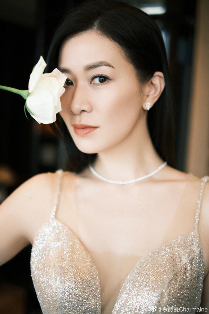 Nữ diễn viên U40 với nhan sắc, da dẻ đẹp không tì vết 