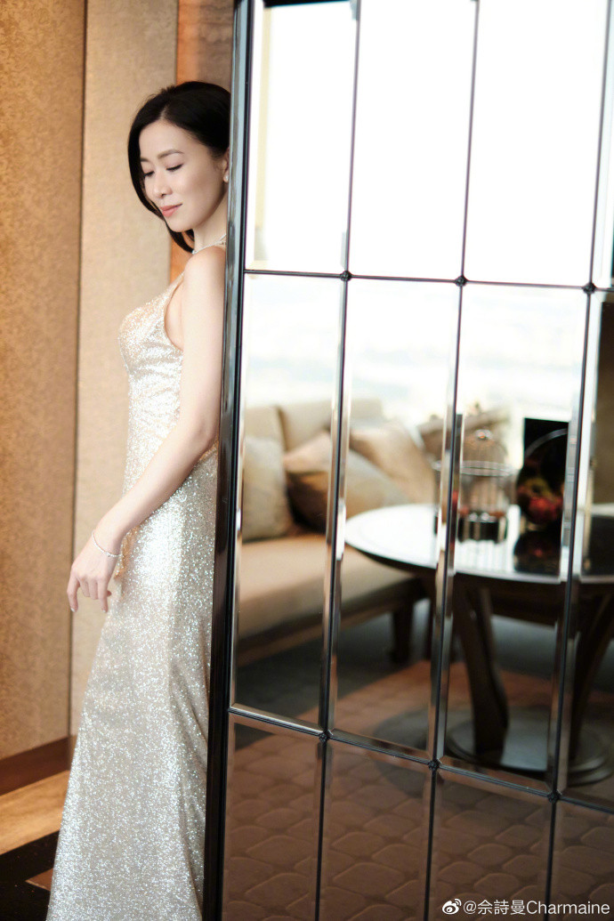 Lâu lắm rồi, dân tình mới thấy sự gợi cảm 'hút hồn' đến từ nữ diễn viên kì cựu trong làng giải trí Cbiz