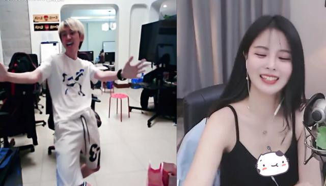 Nữ streamer gặp sự cố 'lộ hàng' khiến kênh phát sóng nhanh chóng bị sập