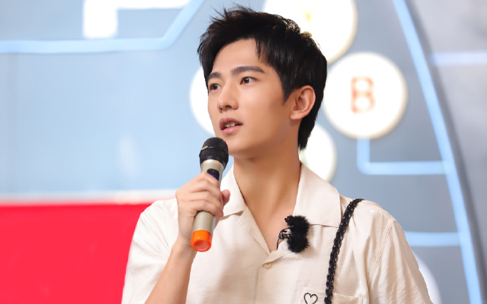 Dương Dương chủ động phát 'bánh gato', tương tác với Lý Nhất Đồng như đóng phim thần tượng Ảnh 2