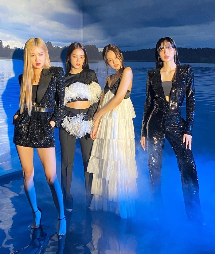 1. BLACKPINK -  3.19 tỷ lượt