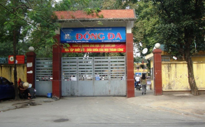 Đùa nghịch trong giờ ra chơi, nam sinh rơi từ tầng 2 xuống đất gãy tay phải nhập viện Ảnh 2