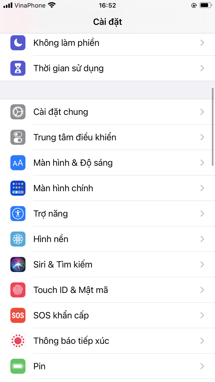 Bước 2: Tiếp đó, bạn vào mục 'Màn hình chính' (Home Screen).