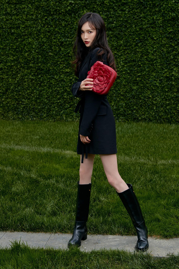 Đường Yên sở hữu vóc dáng cao kều không kém gì người mẫu với đôi chân dài sọc 