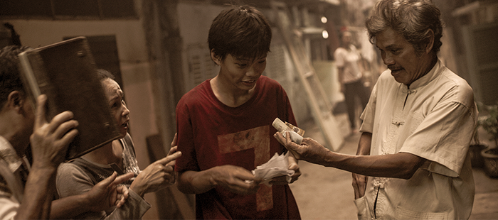 Review phim 'Ròm': Lát cắt xã hội đầy táo bạo, nhọc nhằn 'phá kén' để thu về trái ngọt Ảnh 4