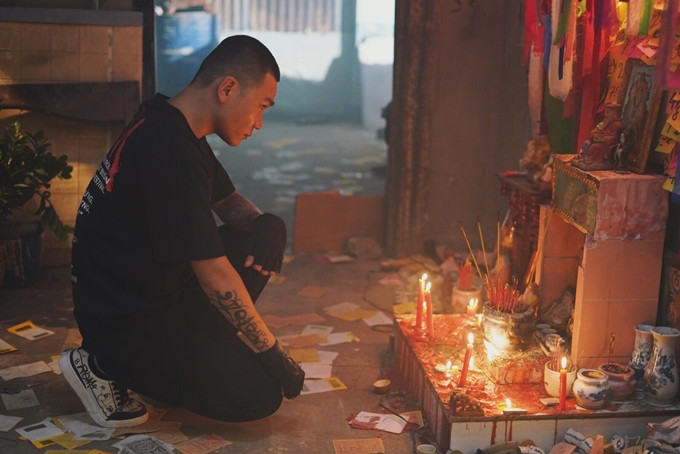 Review phim 'Ròm': Lát cắt xã hội đầy táo bạo, nhọc nhằn 'phá kén' để thu về trái ngọt Ảnh 10