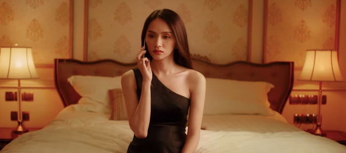 Hương Giang đăng tải ảnh sang-xịn-mịn trên trang cá nhân, nhưng fan chỉ tập trung vào chi tiết được cho là... tên ca khúc mới? Ảnh 5