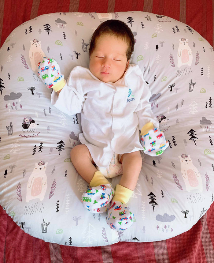 Sau thời gian dài sinh con, cuối cùng MC Hoàng Oanh cũng đã công khai diện mạo quý tử đầu lòng