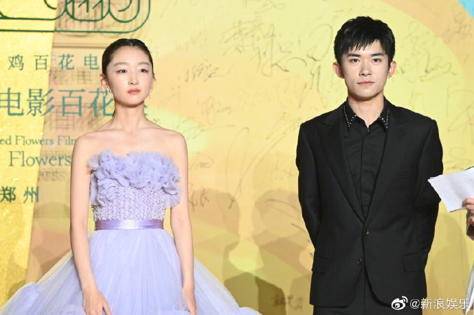 Thảm đỏ 'LHP Bách Hoa thưởng 2020': Dịch Dương Thiên Tỉ kém sắc hơn đồng đội, Dương Tử xinh xắn sau thời gian bị chê Ảnh 7