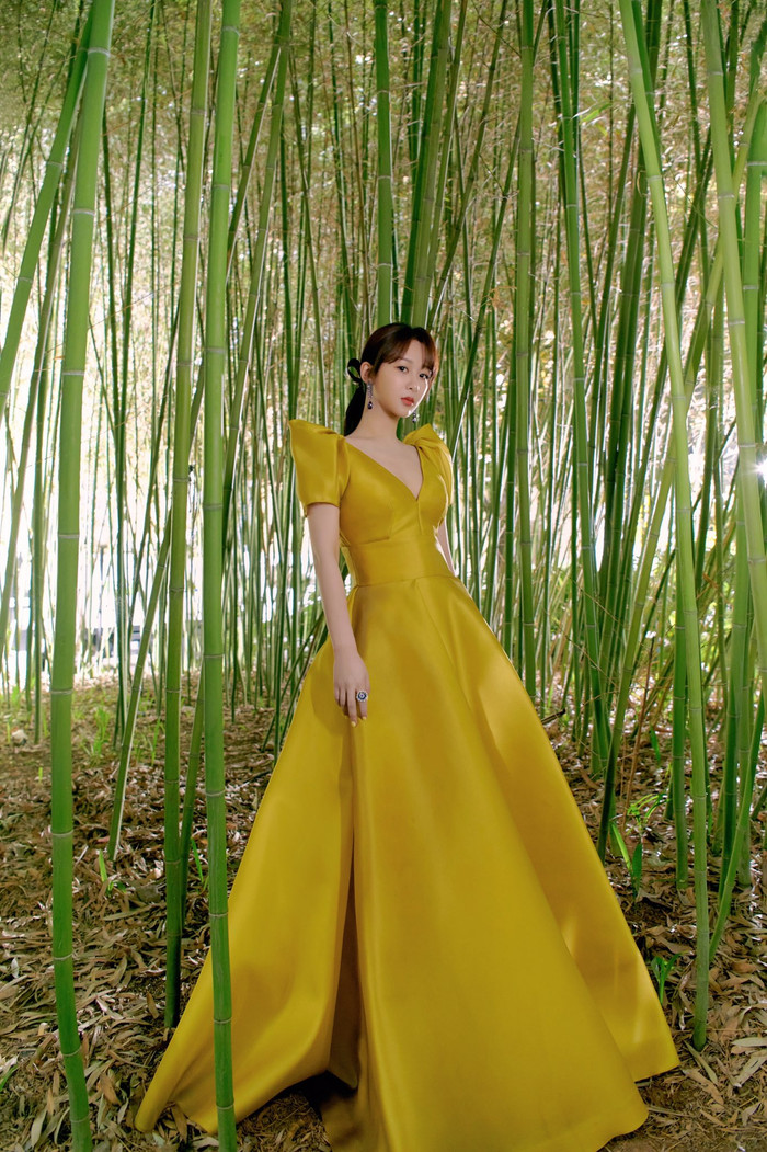 Cận cảnh nhan sắc bộ đôi TFBOYS, Dương Tử và loạt sao Cbiz trước khi đổ bộ thảm đỏ 'Bách Hoa 2020' Ảnh 32