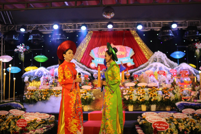 Nghệ sĩ hát lô tô nô nức dự lễ Giỗ Tổ ngành sân khấu mùa COVID-19 Ảnh 7