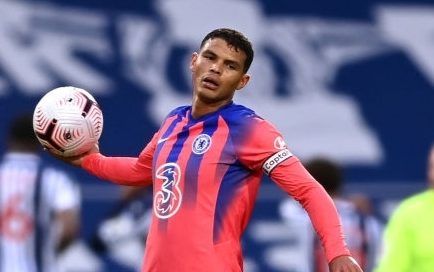 Thiago Silva có màn ra mắt thảm họa ở Premier League Ảnh 2