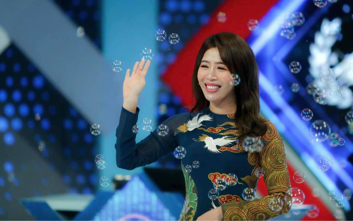 Một tuần sau chung kết Olympia năm thứ 20, MC Diệp Chi chia sẻ xúc động: 'Vẫy tay chào kết xong, chỉ muốn ngồi thụp xuống mà khóc cho đã…' Ảnh 2