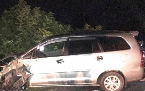 Ô tô mất lái đâm vào đoàn người đi ăn cưới về Ảnh 2