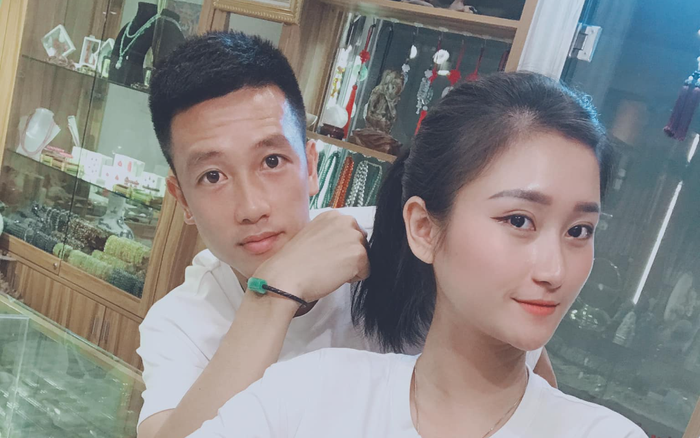 Huy Hùng lừa bạn gái đổi vé may bay chỉ để ở cạnh nhau thêm mấy tiếng Ảnh 2