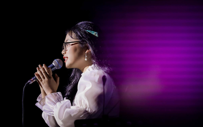 Rụng tim trước phiên bản Người Tình Mùa Đông 5 thứ tiếng của Phương Mỹ Chi Ảnh 2