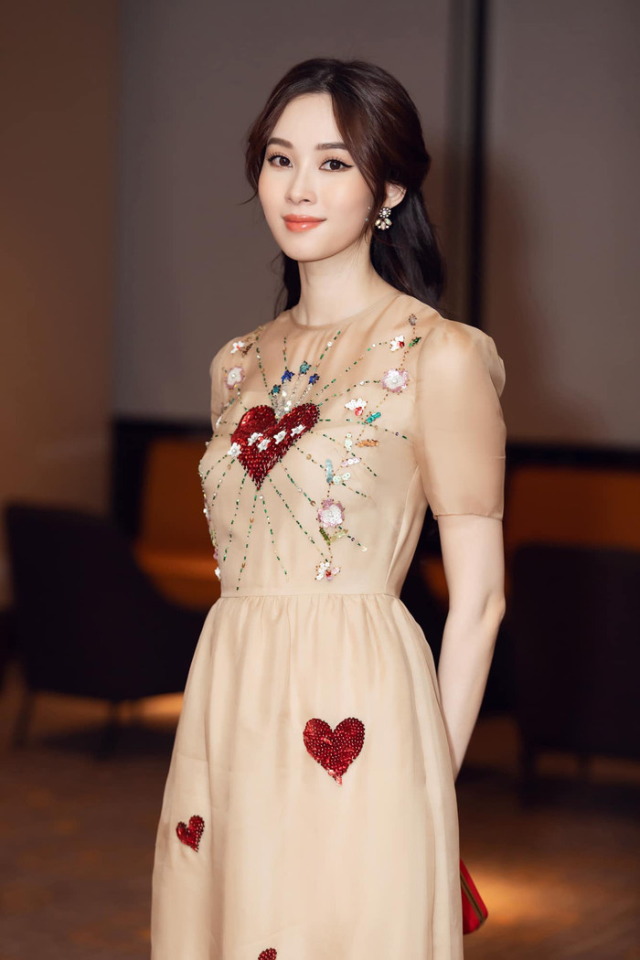 Đặng Thu Thảo vốn được mệnh danh là 'thần tiên tỷ tỷ' của showbiz Việt