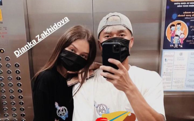 Bùi Tiến Dũng và nàng mẫu Dianka mặc áo đôi, khoe chiếc xe cá tính Ảnh 2