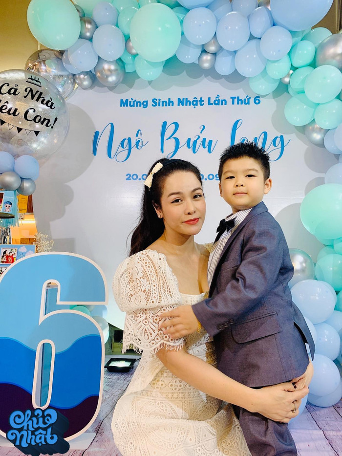 Nhật Kim Anh bên con trai trong tiệc sinh nhật