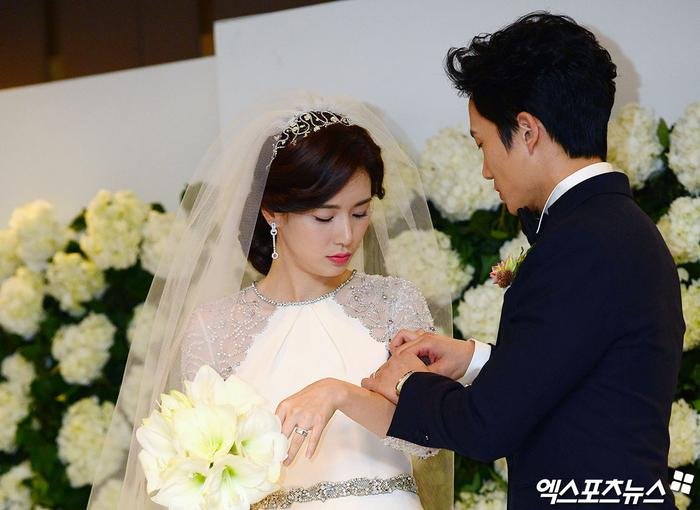 Ji Sung - Lee Bo Young kỷ niệm 7 năm ngày cưới: 'Chị gái ế 38 năm' Han Ji Min lập tức bình luận Ảnh 9