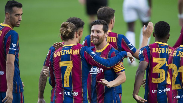 Niềm vui chiến thắng của Messi và các cầu thủ Barca.