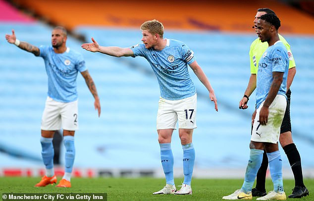 Man City thua nhục nhã Leicester.
