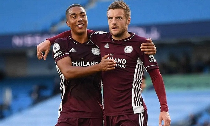 Vardy chói sáng với cú hat-trick vào lưới Man City.