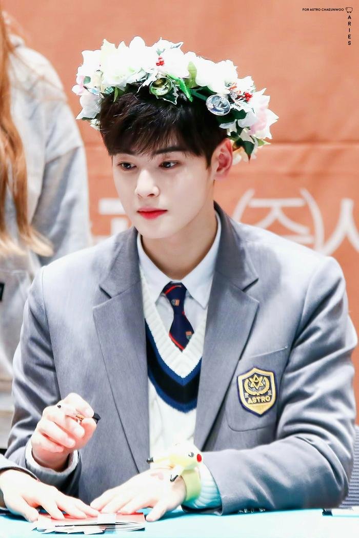 Vẻ đẹp đối lập của V (BTS) và Cha Eun Woo (ASTRO) khiến dân tình 'đau tim' Ảnh 17