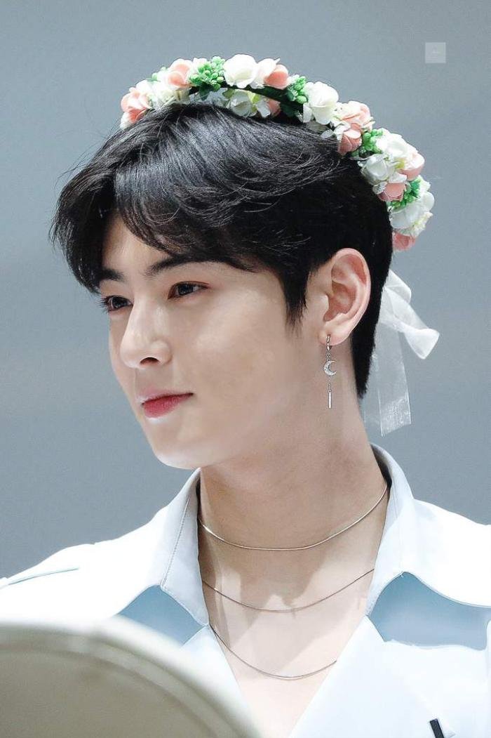 Vẻ đẹp đối lập của V (BTS) và Cha Eun Woo (ASTRO) khiến dân tình 'đau tim' Ảnh 16