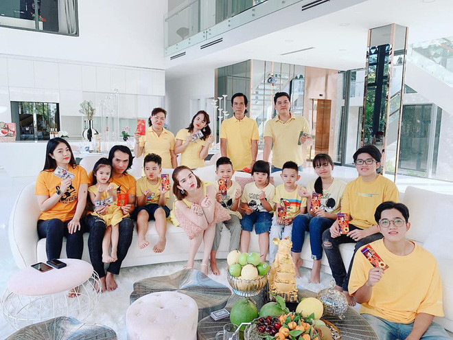 Hiên, người đẹp có 11 người cháu. Vì thế, ở tuổi 31, Ngọc Trinh hy vọng cô sẽ sớm lập gia đình, sinh hai con.