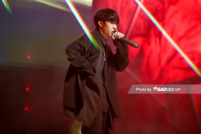 Nhật Hoàng vị trí #6.