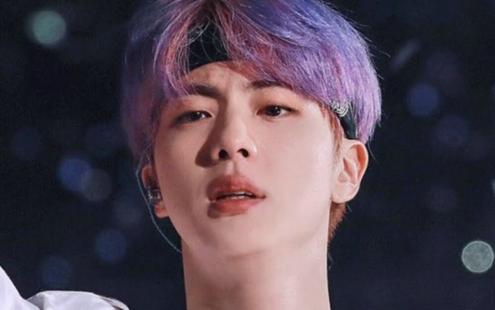 Bất ngờ được ARMY tặng quà, nhưng Jin (BTS) 'không mảy may xúc động' Ảnh 2