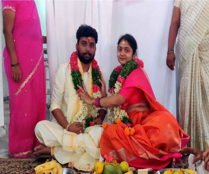 Ảnh cưới của Reddy và chồng cô. 