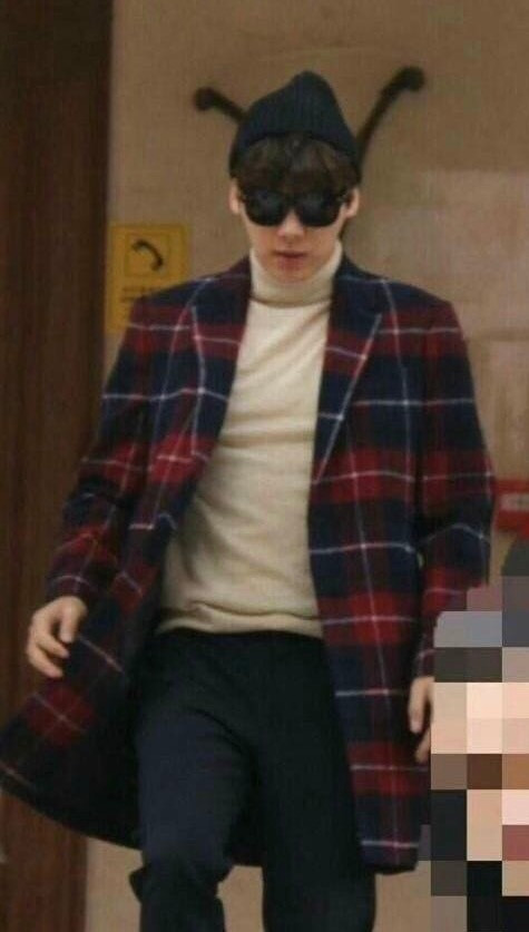 Lý Dịch Phong đổi phong cách, tập tành mang giày boot cao gót? Ảnh 18