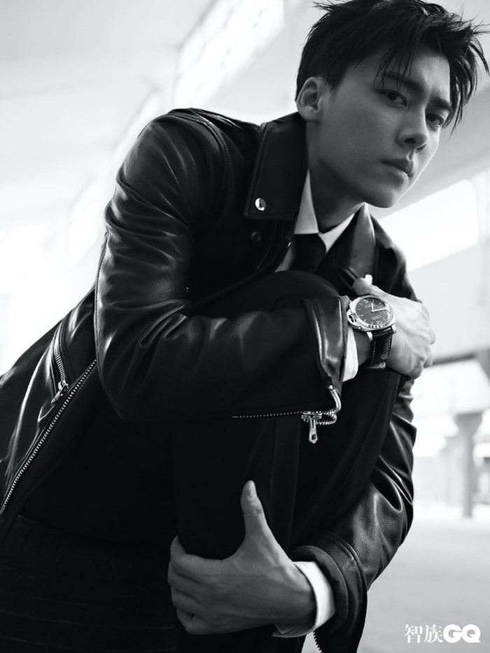 Lý Dịch Phong đổi phong cách, tập tành mang giày boot cao gót? Ảnh 5